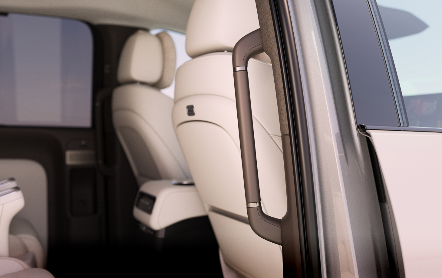 Dual-side large armrests.