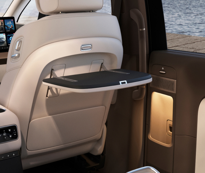 Second row tray table